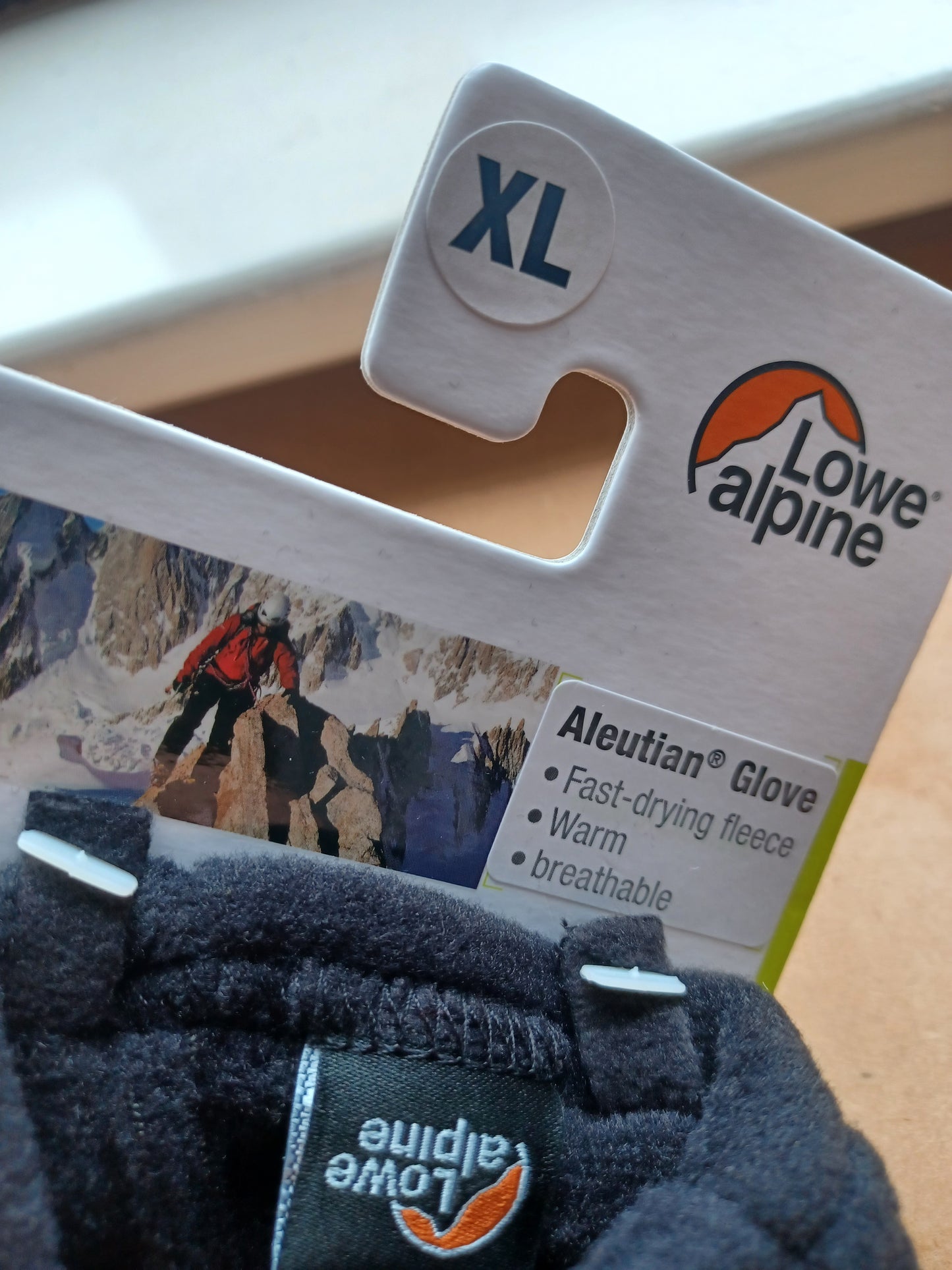 Aleutian Lowe Alpine fleece gloves size XL